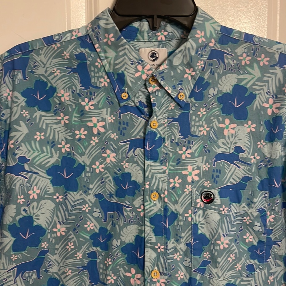 Southern Proper Men’s Large Short button down shirt Hawaiian only worn once!